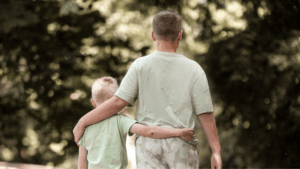 Hoogbegaafde kinderen die een ruzie goedmaken zonder in de dramadriehoek te stappen.